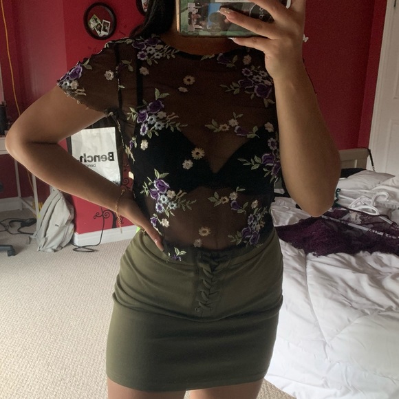 *SOLD* Urban Outfitters Mesh Floral Crop Top - Picture 1 of 3